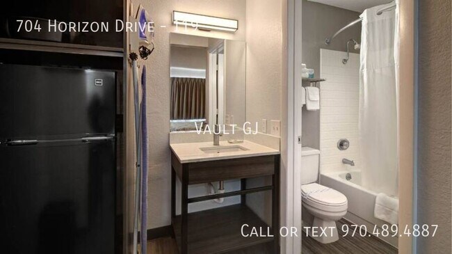 Building Photo - 704 Horizon Dr