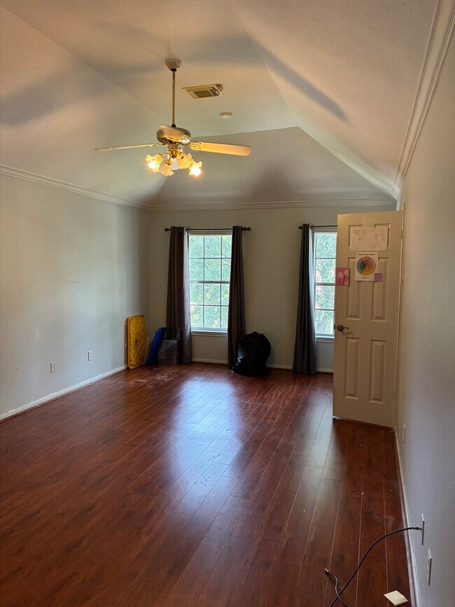 Building Photo - 4635 Meadow Green Dr