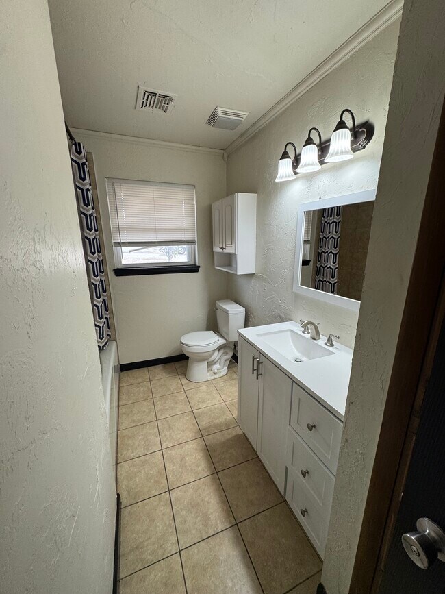 Building Photo - 145 Ann Arbor