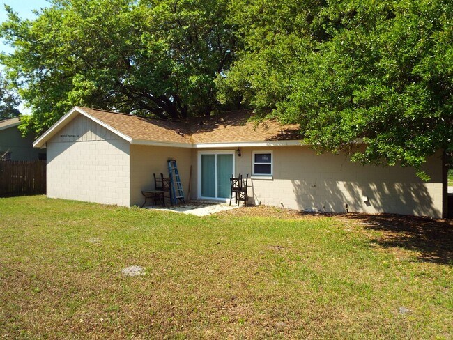 Building Photo - Beautiful 3 Bedroom 2 Bathroom, Single Family Home with 1,589 square feet under air, newly Remodeled