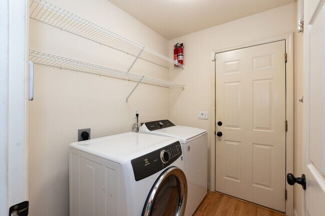 Building Photo - 8 Woodcliff Cir