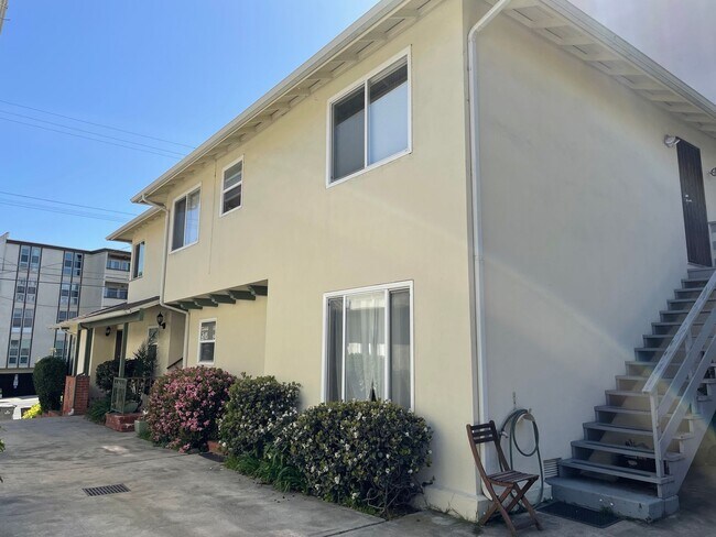 Building Photo - 655 Oakland Ave