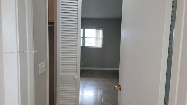 Building Photo - 4731 NW 10th Ct