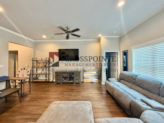 Building Photo - Coming Soon! 3 Bedroom, 2 Bathroom Home!