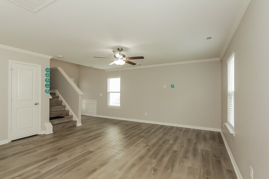 Building Photo - 830 Rook Rd