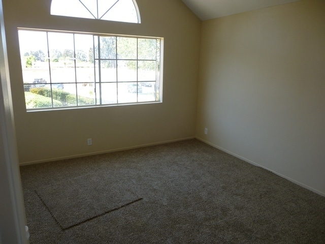 Building Photo - Updated Townhome in Country Club Village Green