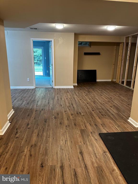 Building Photo - 6909 Yeoman Ct