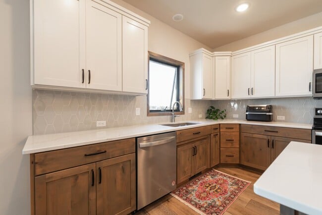 Building Photo - Beautiful Single Family Home in North Bismarck