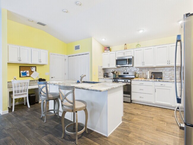 Building Photo - Furnished Rental with Golf Cart Included!