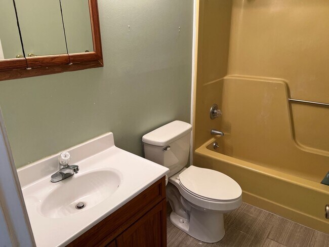 Building Photo - 2014 Cedar Point Cir