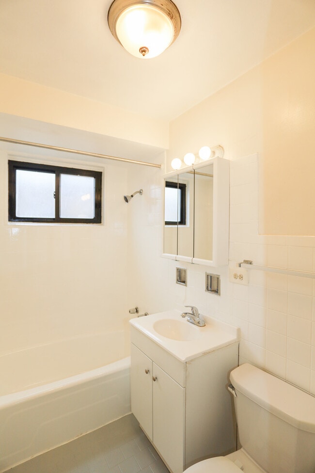 Building Photo - 1660 W Pratt Blvd