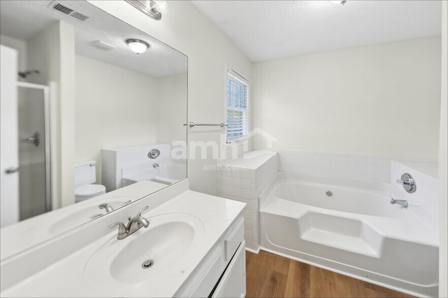 Building Photo - 999 Merrimac Way