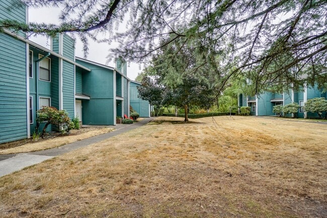 Building Photo - "First Month Half Off " Fanno Creek Condo - Lovely Condo in Heart of Tigard