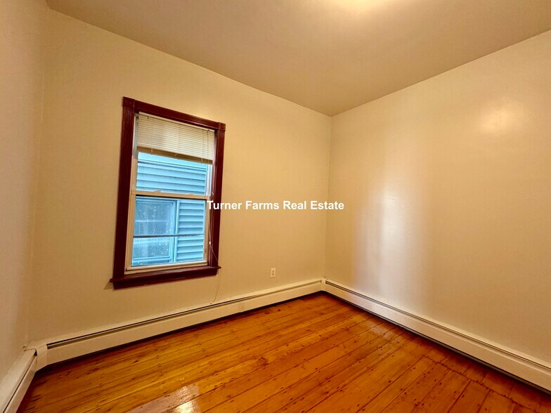 Building Photo - 19 Monmouth St