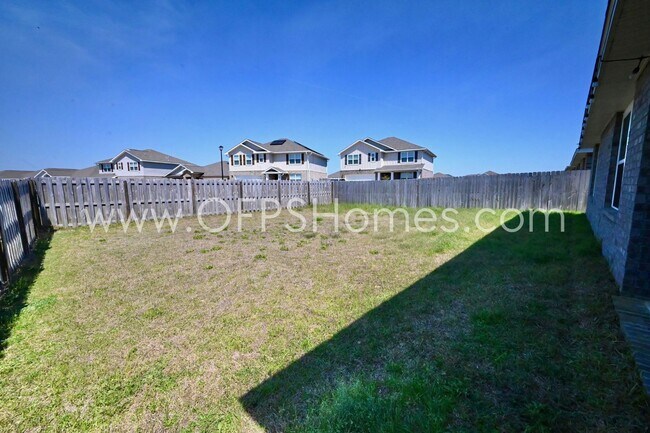 Building Photo - 4 Bed Crestview Home