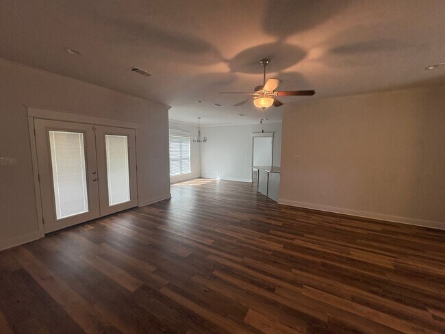 Building Photo - Beaultiful 3 bed 2 bath home in Long Beach