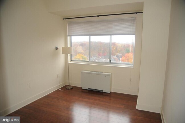 Building Photo - 10401 Grosvenor Pl