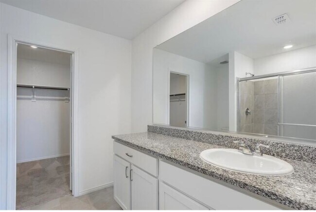 Building Photo - 1617 Vattier St