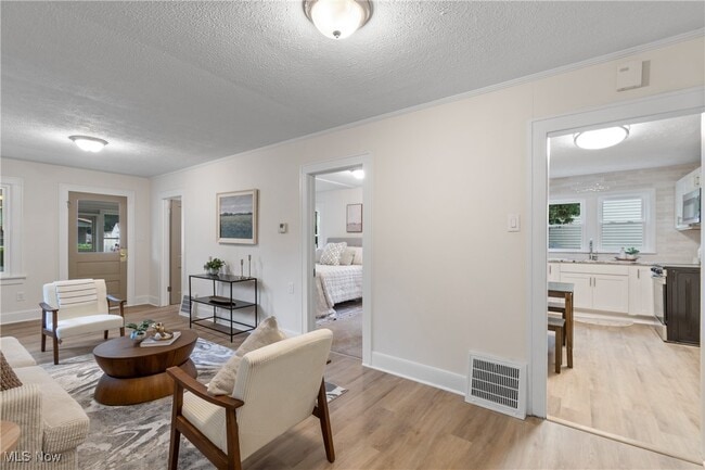 Building Photo - 1056 Belden Ave