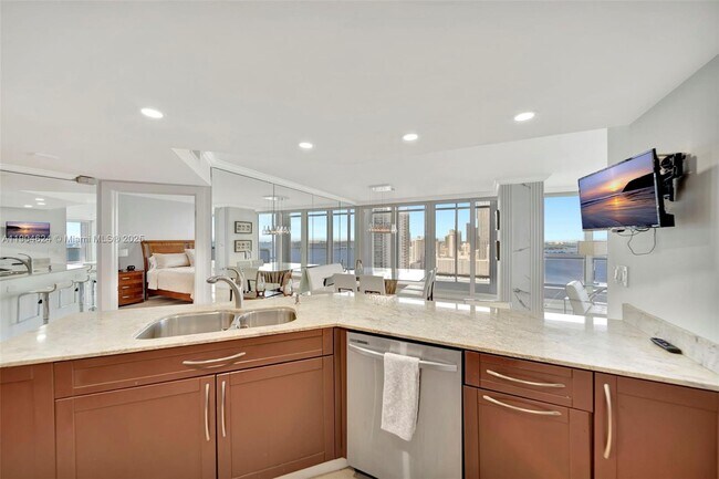 Building Photo - 1717 N Bayshore Dr