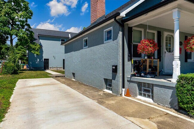 Building Photo - 1607 Elmwood Ave