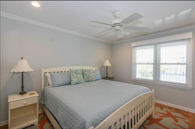 Building Photo - ENDLESS ELEGANCE AT THIS OFF-SEASON FURNISHED RENTAL