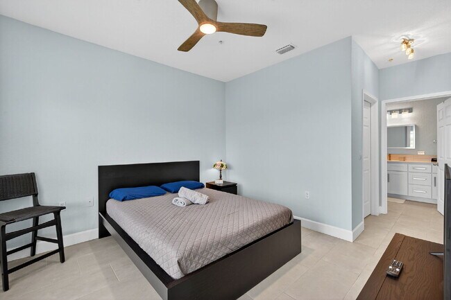 Building Photo - Completely Renovated Waterfront Condo – Fully Furnished