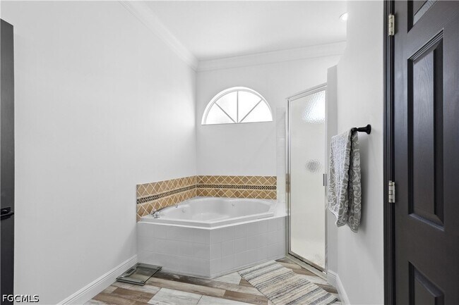 Building Photo - 2202 Grove Dr
