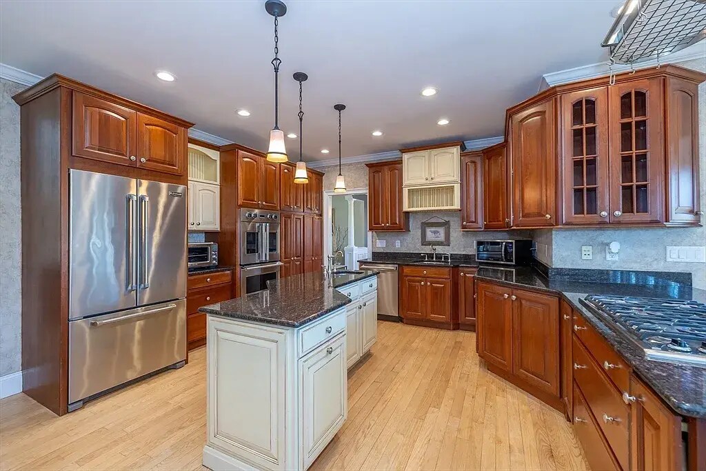 Building Photo - 120 Adams St