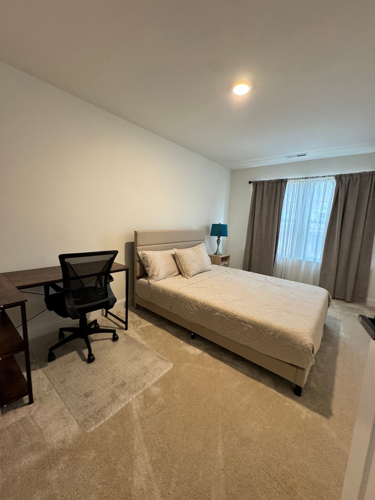 Building Photo - 327 Church St