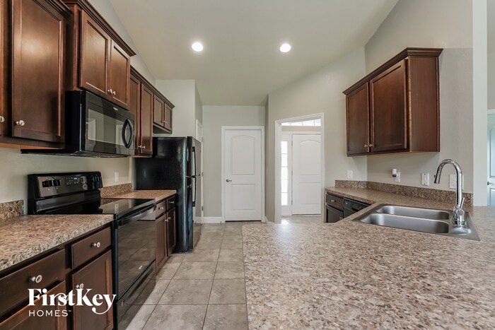 Building Photo - 476 Windermere Dr