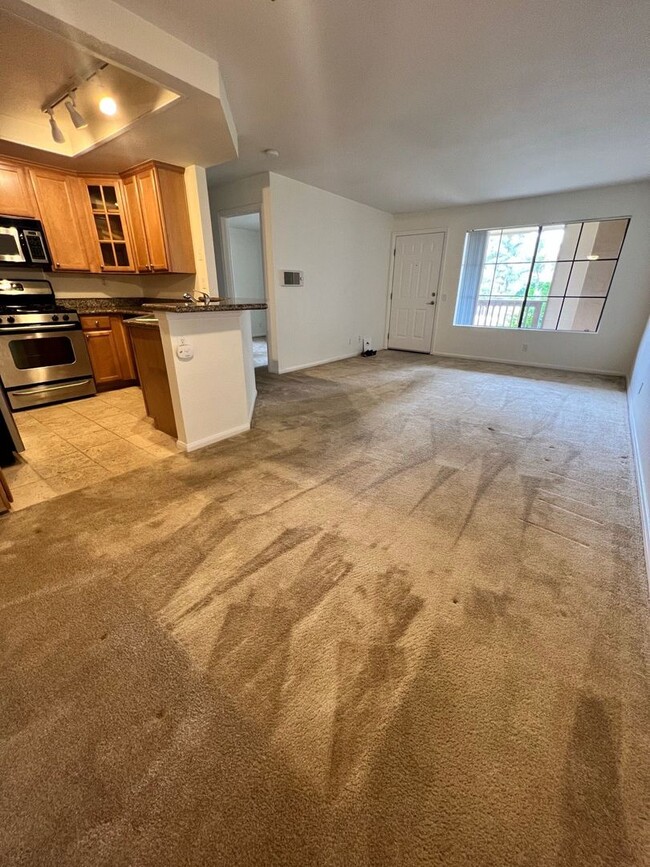 Building Photo - 1 Bed/1 Bath Upper Unit Condo at Del Mar V...