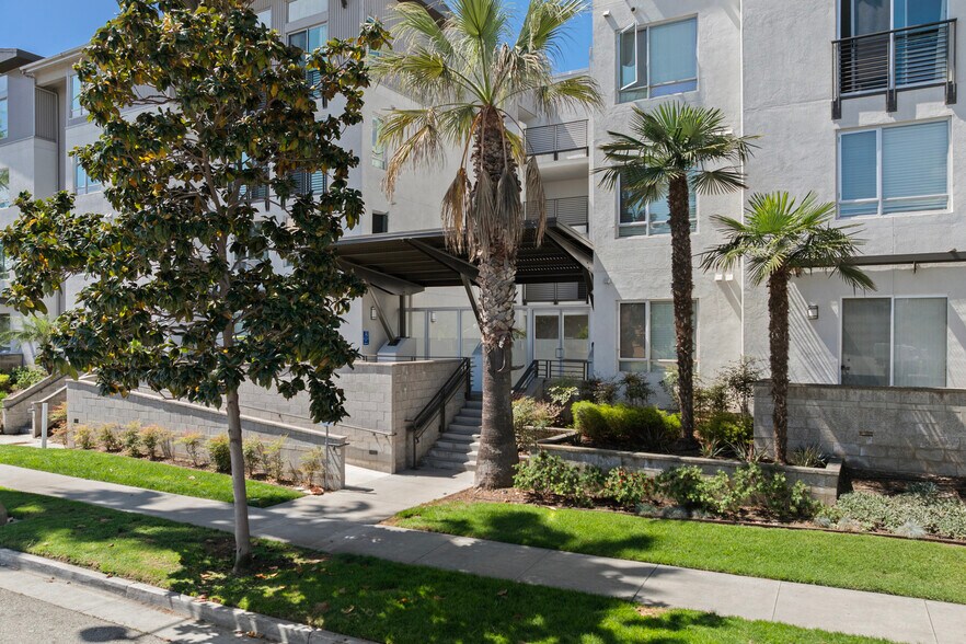Building Photo - 6400 Crescent Park E