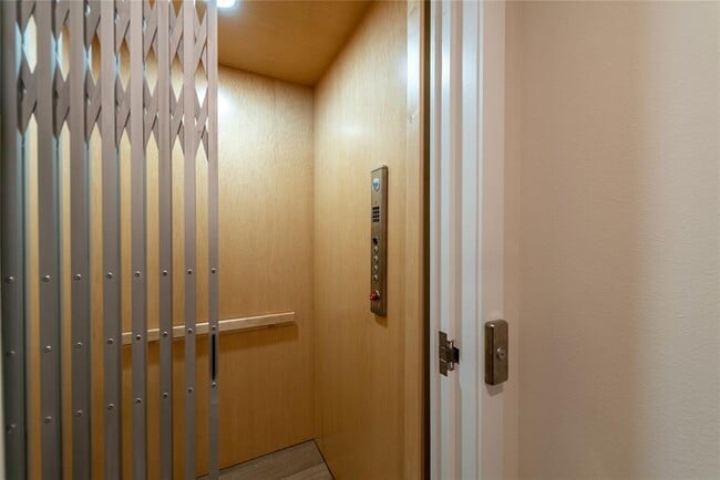 Building Photo - 4007 Manifest Ln