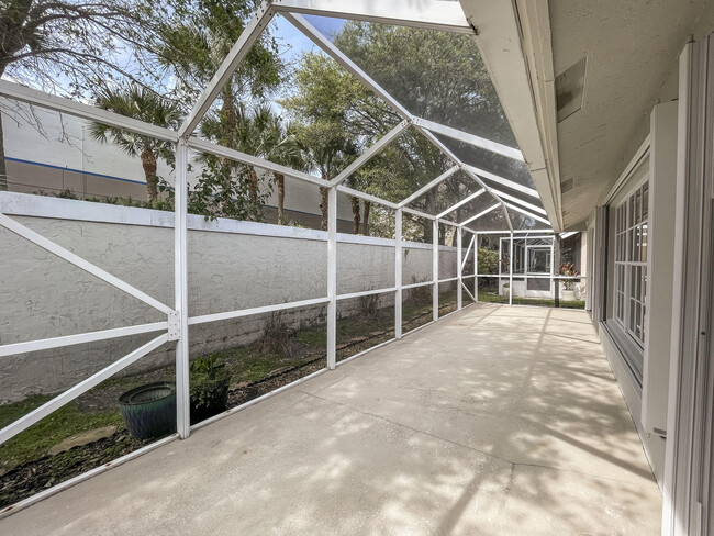 Building Photo - 252 Moccasin Trail W
