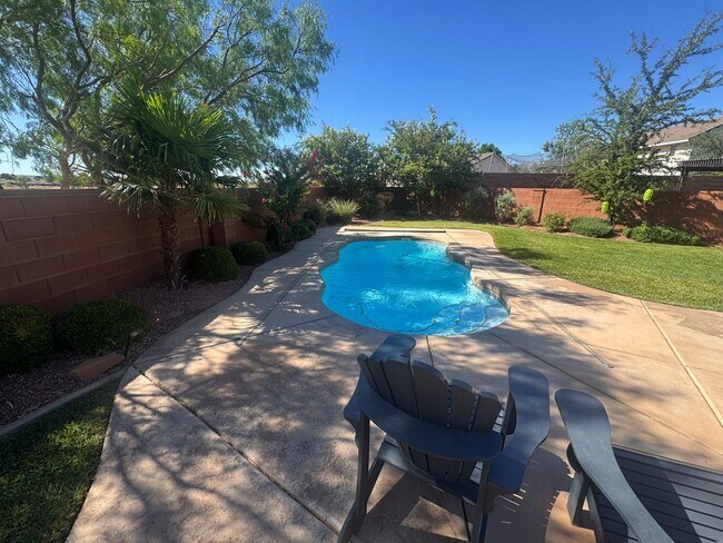 Building Photo - Lightly Furnished 4 Bed Home!