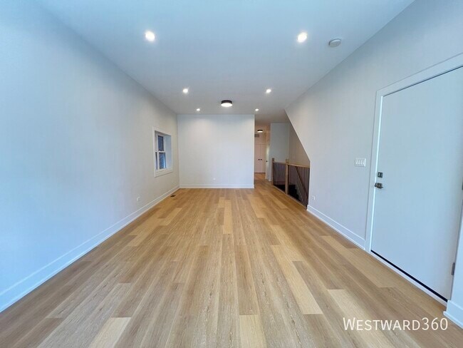 Primary Photo - 2046 W Washington Blvd