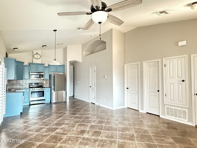 Building Photo - 3729 Loma Brisa Dr
