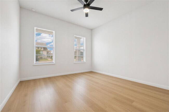 Building Photo - 8204 Orizzonte St