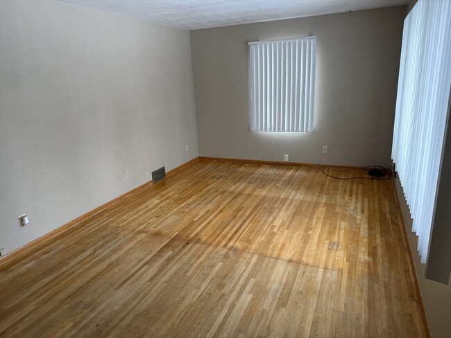 Building Photo - 951 Park Ave