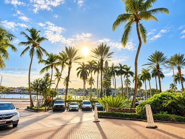 Building Photo - 5161 Collins Ave