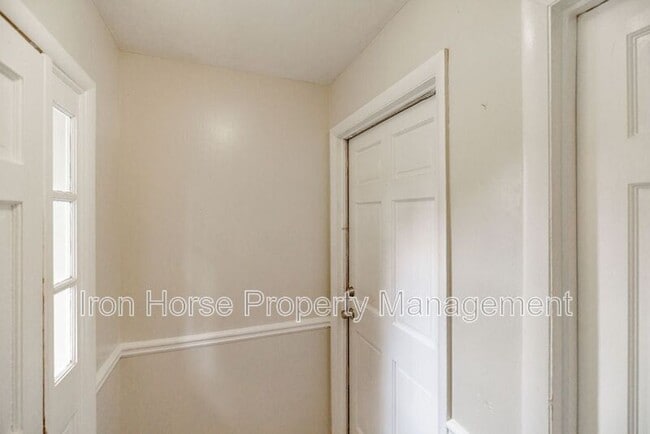 Building Photo - 160 Jockey Club Dr