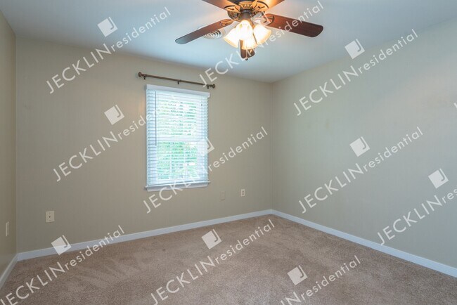 Building Photo - 2329 Horsley Dr