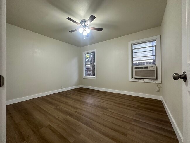 Building Photo - 1908 E Mimosa Ave