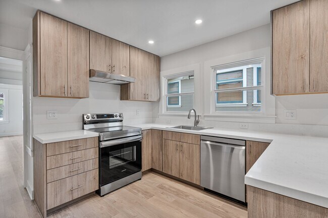 Building Photo - Beautifully Remodeled Home