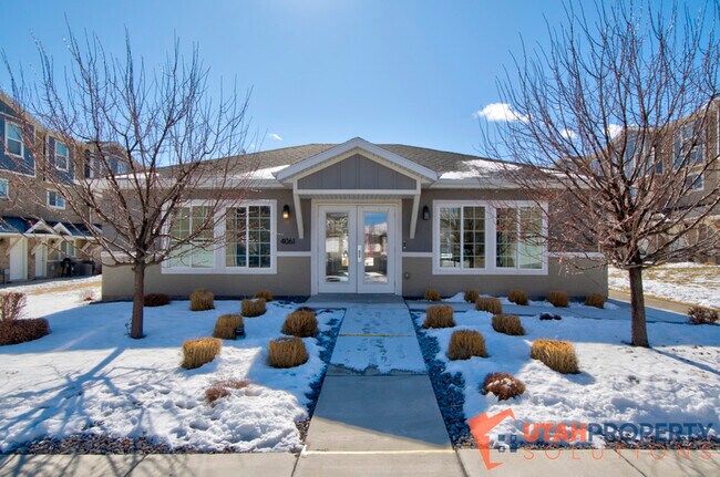 Building Photo - 8172 Broken Spoke Ln