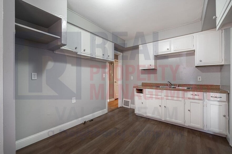 Building Photo - Cozy 3 Bed 1 Bath Single Family Home