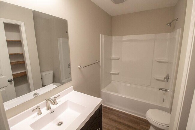 Building Photo - 1909 Newton Dr