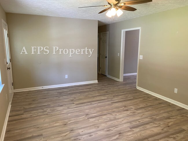 Building Photo - 184 Pine St SW