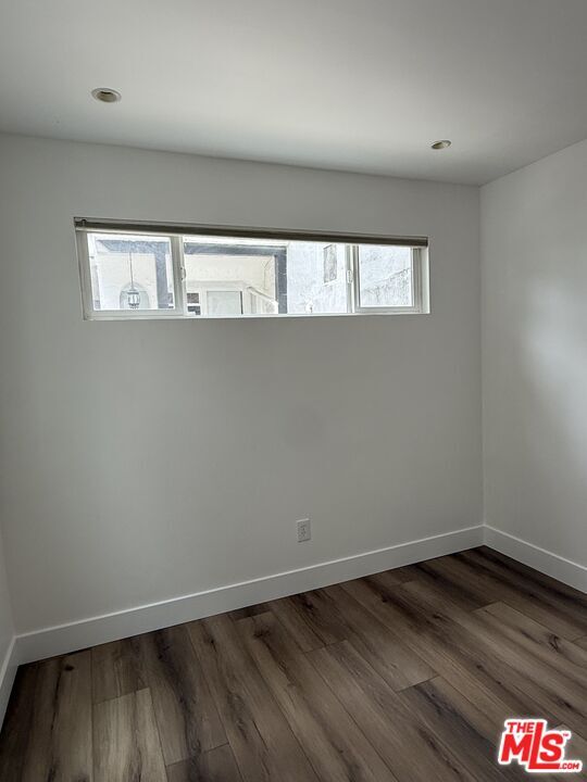 Building Photo - 2215 Lake Shore Ave